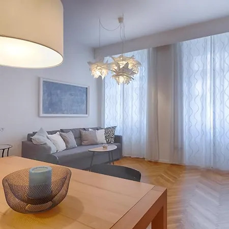 Apartment Mihaela - Charme Near The Station