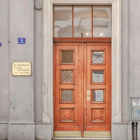 Mihaela - Charme Near The Station *