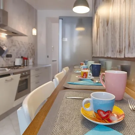 Apartment Mihaela - Charme Near The Station *